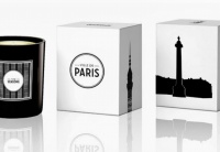 Туристам предлагают свечи с ароматом Парижа